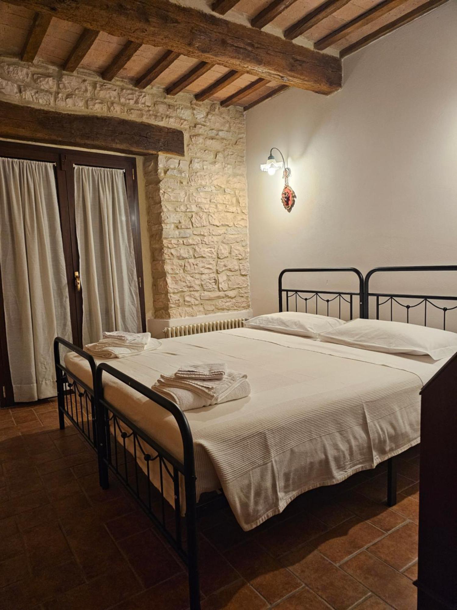 La Rosa Dei Venti - Country House Fossato di Vico Eksteriør bilde